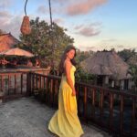 Samiksha Jaiswal Instagram - The perfect golden glitter glow.✨ . . . . . . . . . . . . . . #goldenhour #sunset #kamandalu #ubud #nature #saturday #travel #instagram