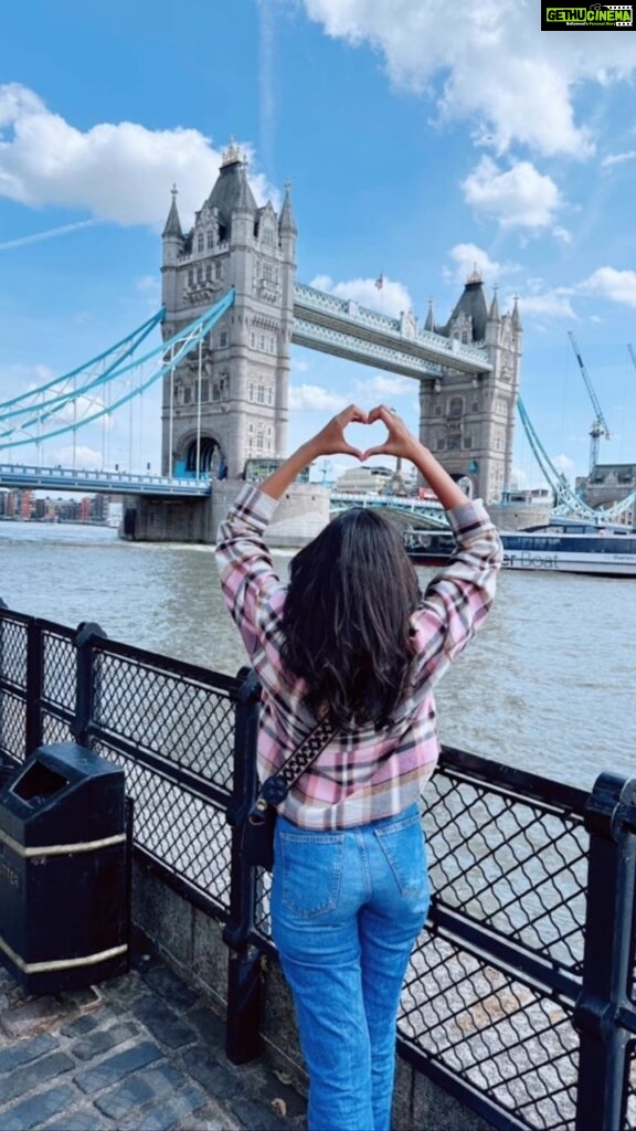 Sana Makbul Instagram - Being a tourist 🇬🇧