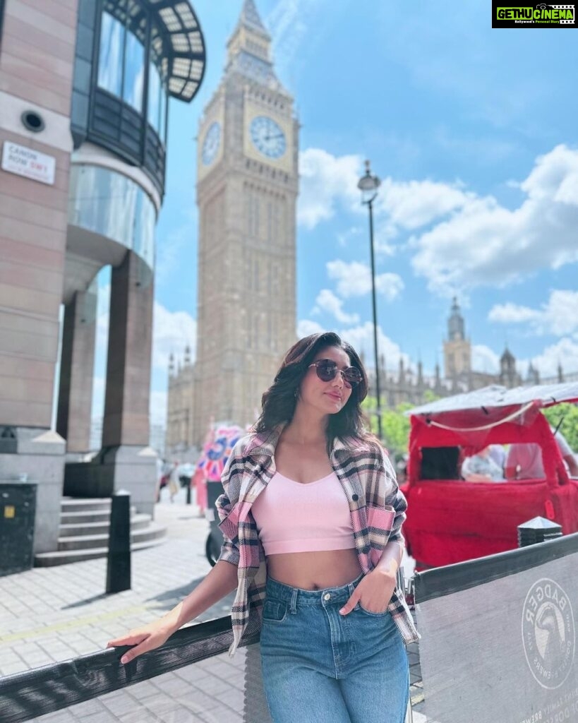 Sana Makbul Instagram - London😍 London, United Kingdom
