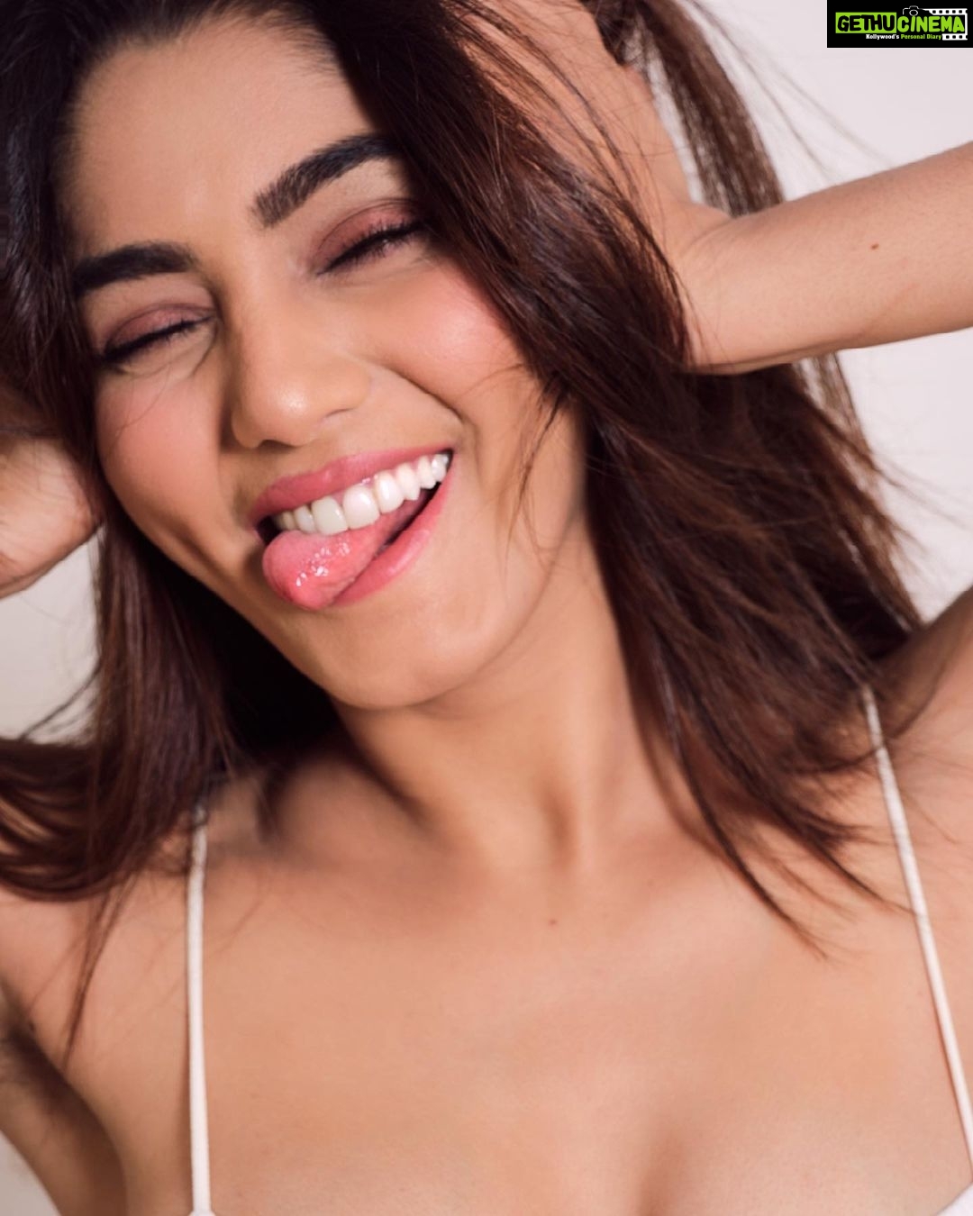Sana Makbul Instagram - Well she is crazy 🤪