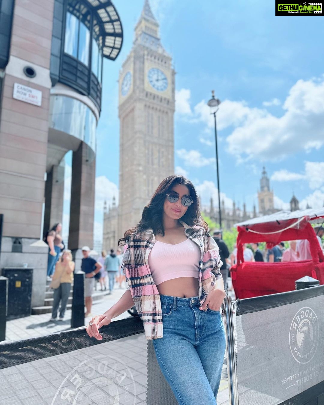 Sana Makbul Instagram - London😍 London, United Kingdom