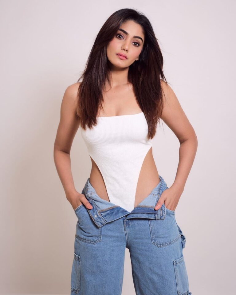 Actress Sana Makbul HD Photos and Wallpapers July 2023 - Gethu Cinema