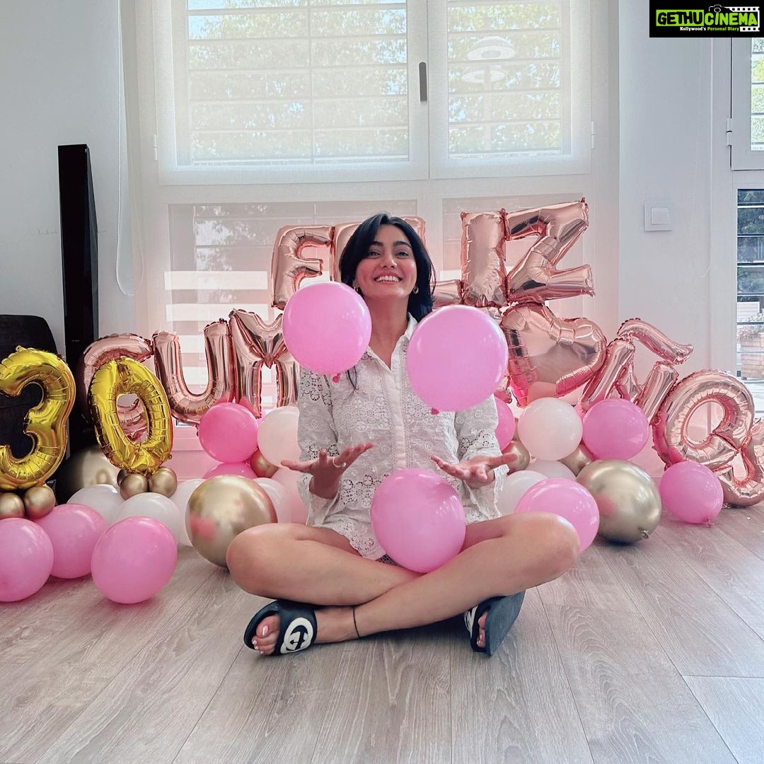 Sana Makbul Instagram - When u love birthdays in a very kiddish way possible, god does send someone to make it special @yivet25 can’t thank you enough for making it so special ❤️