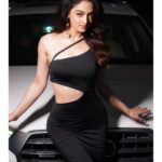 Sandeepa Dhar Instagram – Perfect is for straight lines and edges. I am as curved as my heart. ♾️
 #iwmbuzzdigitalawards