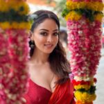 Sandeepa Dhar Instagram – Bringing some colours into the new year ! ❤️ Happy Navreh, gudi Padwa , Ugadi 🫶🏻
.
@sausinbis @mukashu.mua @styledbyabhilasha @sundarii_handmade @aquamarine_jewellery @suta_bombay