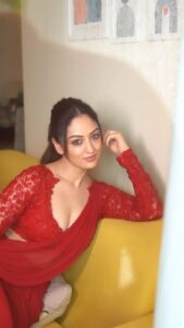 Sandeepa Dhar Instagram - When red riding hood took the desi route 💋 . #ootd #indianwear #saree #love #weddings