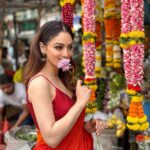 Sandeepa Dhar Instagram - Bringing some colours into the new year ! ❤️ Happy Navreh, gudi Padwa , Ugadi 🫶🏻 . @sausinbis @mukashu.mua @styledbyabhilasha @sundarii_handmade @aquamarine_jewellery @suta_bombay