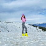 Sandeepa Dhar Instagram - It’s the season to be… a walking Marshmallow 😶‍🌫️ ❄️ Swipe left —> 3rd one is my fav