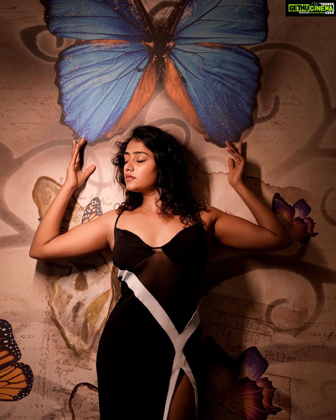 Sangeetha Sringeri Instagram - 'Don't be afraid, Change is such a beautiful thing' said the Butterfly 🦋 Outfit by the amazing @laxmikrishnaofficial Location @butterfly_blr Photography by @triganshu_agrawal @vageeshkanth Lovely edit , Thanks a lot @henryroyzach @henryroyzachariah Hairstyled by @iam__suchi 🥰 Assisted by @sharathshreesha