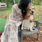 Sangeetha Sringeri Instagram - ನಾನು ನಿನ್ನೆ ನಮ್ಮ ಮುದ್ದು ಚಾರ್ಲಿಯನ್ನು ಭೇಟಿಯಾದೆ Visiting my friend Charlie after visiting Sri Chamundeshwari has become a tradition for me. She is a goddess for me, who has changed everyone's life who has worked for 777 charlie! Thank you so much @dk9pramod sir, i had an amazing amazing time at Mysuru 🙏 wardrobe courtesy @laxmikrishnaofficial #777charlie Mysore, Karnataka