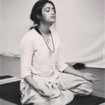 Sangeetha Sringeri Instagram – Yoga kriyas has become a very essential part of my life, it has made me have so much clarity and peace!

i begin my day with my kriyas and hit the Fitness studio which gives me more energy to kick start the day 💪

I wish and pray all of you do atleast one yoga kriya a day and meditate 🧘‍♀️ 

This pic was clicked during one of my practices of Angamardhana, grateful to @sadhguru to have offered so many Yoga kriyas and meditations to us, truly blessed 🙏

Happy International day of yoga 🧘‍♀️