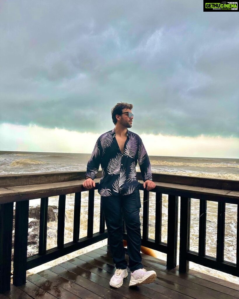 Sanjay Gagnani Instagram - Smell the sea and feel the sky. Let your soul and spirit fly ❤🥂 #oceanfront #beachlife #waterbaby Goa