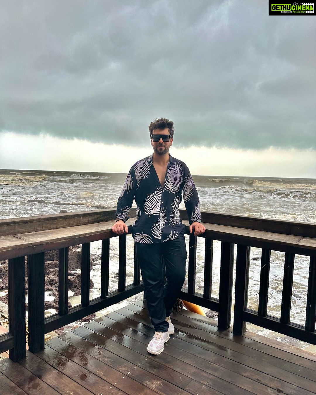 Sanjay Gagnani - 52.7K Likes - Smell the sea and feel the sky. Let your soul and spirit fly ❤️🥂
#oceanfront #beachlife #waterbaby