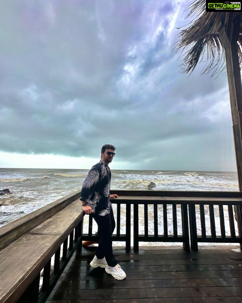 Sanjay Gagnani Instagram - Smell the sea and feel the sky. Let your soul and spirit fly ❤🥂 #oceanfront #beachlife #waterbaby Goa