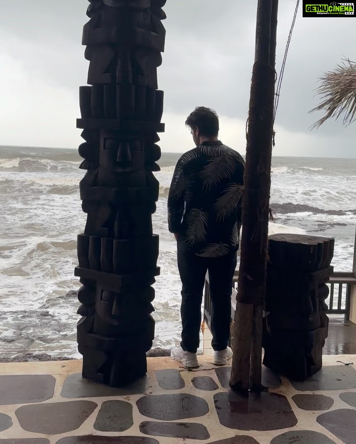 Sanjay Gagnani - 52.7K Likes - Smell the sea and feel the sky. Let your soul and spirit fly ❤️🥂
#oceanfront #beachlife #waterbaby