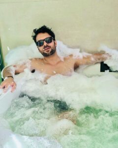 Sanjay Gagnani Instagram - ALWAYS LIVE ꪗꪮꪊ𝕣 ᥇ꫀડ𝕥 ꪶⅈᠻꫀ 🥂

#livelifetothefullest #livefree