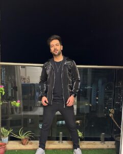 Sanjay Gagnani Instagram - 1,2,3,4,5,6, or 7 …!!??

🖤

#pickone #blackisthenewblack 

Styling: @arjunkumar_offical 
Outfit: @battle_harbour 
Footwear: @zaydnsneakers
