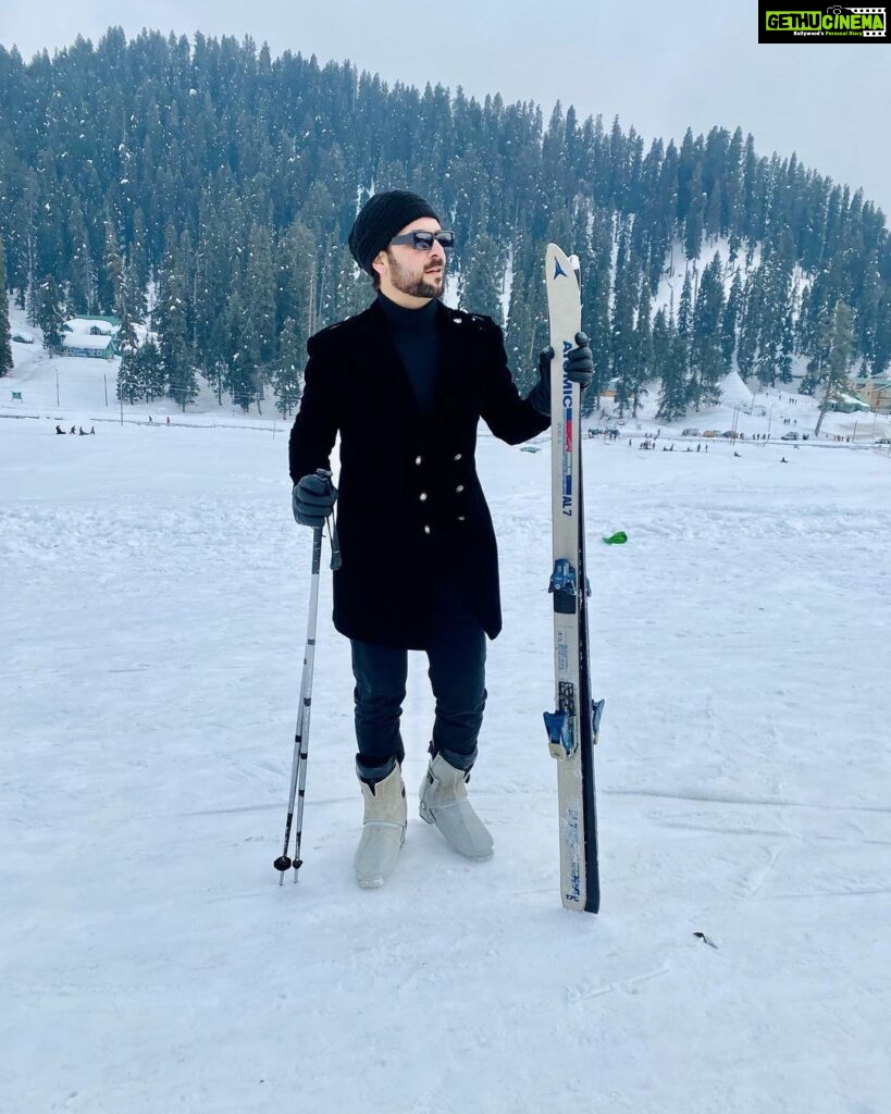 Sanjay Gagnani Instagram - Chilliest Adventure ☃❄⛷ #snowboarding #adventureseeker #throwbacktuesday