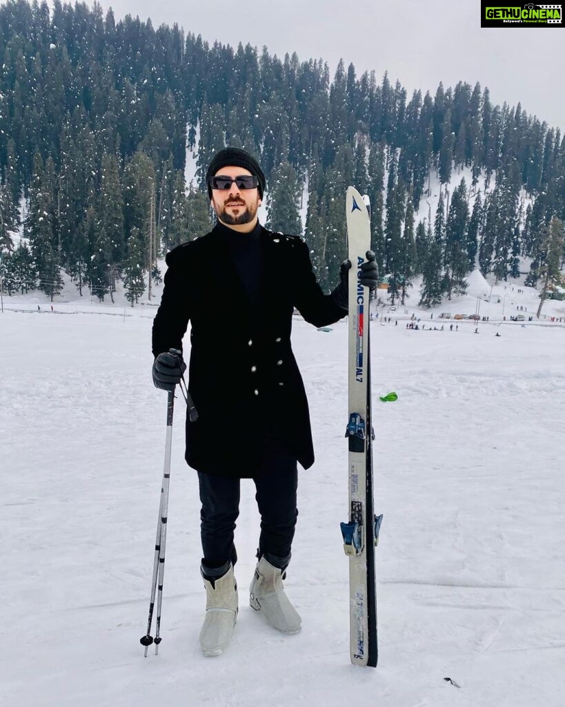 Sanjay Gagnani Instagram - Chilliest Adventure ☃❄⛷ #snowboarding #adventureseeker #throwbacktuesday