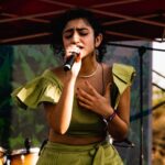 Sanjeeta Bhattacharya Instagram - Bringing in the sundown ft. बहुत (पेट) दर्द and smiles at @signatureexperiencesofficial Green Vibes, Pune 🍃 Photographed by @dreokt Management: @misfitsinc Wearing: @thebluehr_ Pune, Maharashtra