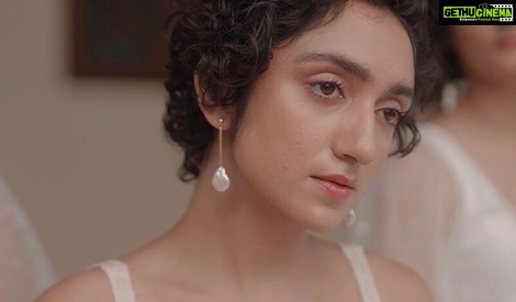 Sanjeeta Bhattacharya Instagram - You can have your lows, you can have your highs I’ll be waiting patiently by your side 💛 Stills from the music video for our little labour of love, Swimming- out on 25th March 🌊 Directed by @parizad_d Concept by @parizad_d AD @tithi.rohilla DOP @abhinandan__sharma HMU @sonalgargmakeovers Choreographed by @ashnakatoch Dancers @ashnakatoch @tanyasuri04 Photography @pritiza7 Location @dilkushanbagh Stylist @aanchalrai.1 @studio.workingrl Art work design @akshiena.design.studio Management @bigbadwolfdotin & @misfitsinc vocals, lyrics and composition by @kamakshikhannamusic & @sanjeeta11 Produced by @kamakshikhannamusic Drums @karunk Bass @adiildo Guitars @apurvisaac Strings @ajayjayanthi Mixed by @ashyarbalsara Keyboard & Ukulele @kamakshikhannamusic Mastering @exchangemastering