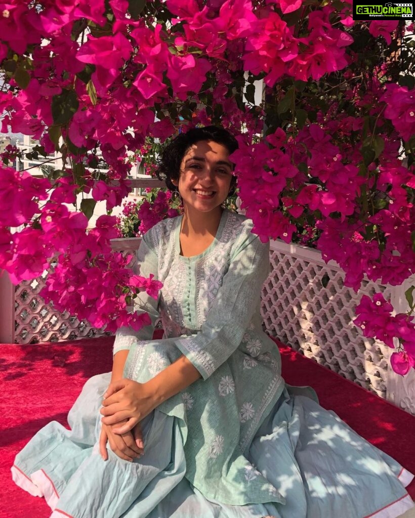 Sanjeeta Bhattacharya Instagram - Bougainvillea in bloom is a good reason to be smiling like that, no? So many reasons to be grateful today. Hihi. ☀️ Udaipur - The City of Lakes