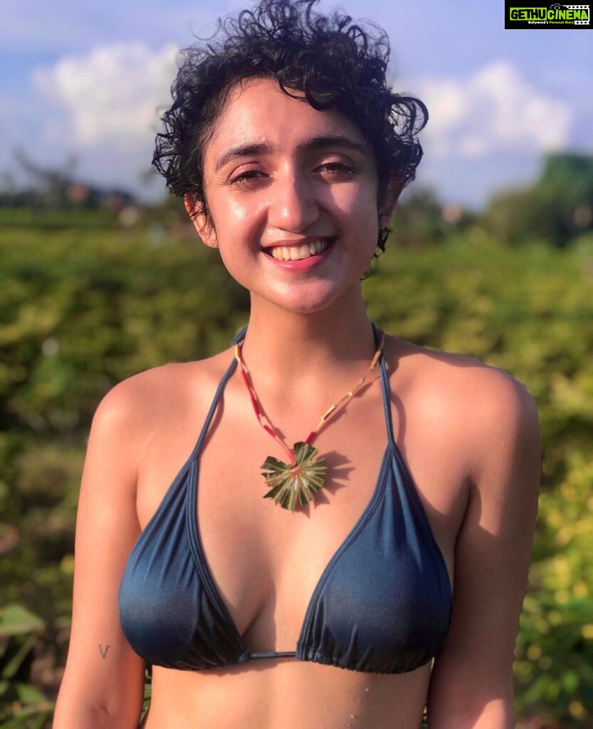 Sanjeeta Bhattacharya Instagram - My sweet guide, Budi made me a necklace out of a leaf as we walked out to the breezy rice fields after wading through the canyon waters of Beji Guwang. As someone who can’t swim properly and to my horror, having slipped inside the watery dark cave (not pictured here since I was busy gasping for air), never have I appreciated sunlight more, I think it shows 🌻 #baliindonesia Beji Guwang Hidden Canyon Trek
