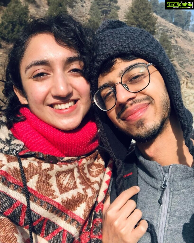 Sanjeeta Bhattacharya Instagram - To be warm when it’s cold out in the valley 🤍 Kashmir