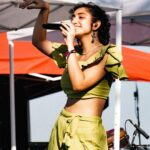 Sanjeeta Bhattacharya Instagram - Bringing in the sundown ft. बहुत (पेट) दर्द and smiles at @signatureexperiencesofficial Green Vibes, Pune 🍃 Photographed by @dreokt Management: @misfitsinc Wearing: @thebluehr_ Pune, Maharashtra