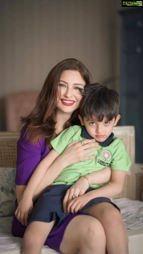 Saumya Tandon Instagram - Eternal Love ❤️. God gave me the most precious gift. We are meant to be together. #mum #motherlove #motherson #life #happiness Pictures @deepak_das_photography