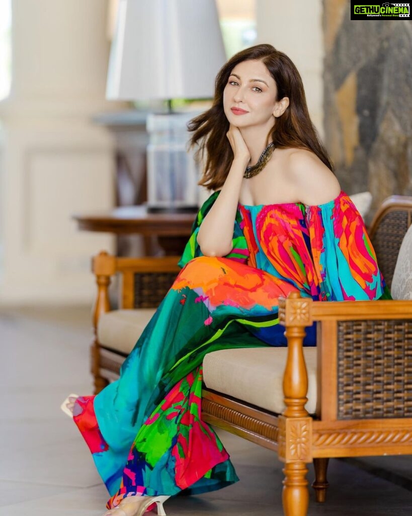 Saumya Tandon Instagram - Colours ! Outfit - @trazenie @tlmconsultancy Location @theresidencemauritius Pictures @greatshots.mu Styling @shalu_jaiswani #theresidencemauritius #theresidencebycenizaro #cenizarohotelsandresorts #happyplace #foreveryours #multigenerationalvacation The Residence Mauritius