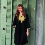 Saumya Tandon Instagram - My trip to Bhopal , my birth place , lived there till I was 7 years old. Stayed in a lovely palace hotel. There was something magical about the place. I met my family friends and went to their house and the garden I grew up in and played in. All the memories of my father, my childhood came rushing back. All the visuals started playing in front of my eyes, felt the same love when my met my family friends, masi like aunty, and ate the food she made for me. It was pure love, so precious, nothing changed as if I was still 7 years old and I just played in that garden last evening. Thank God for the beautiful people in my life and a beautiful childhood I had. #beautifullife #bhopal