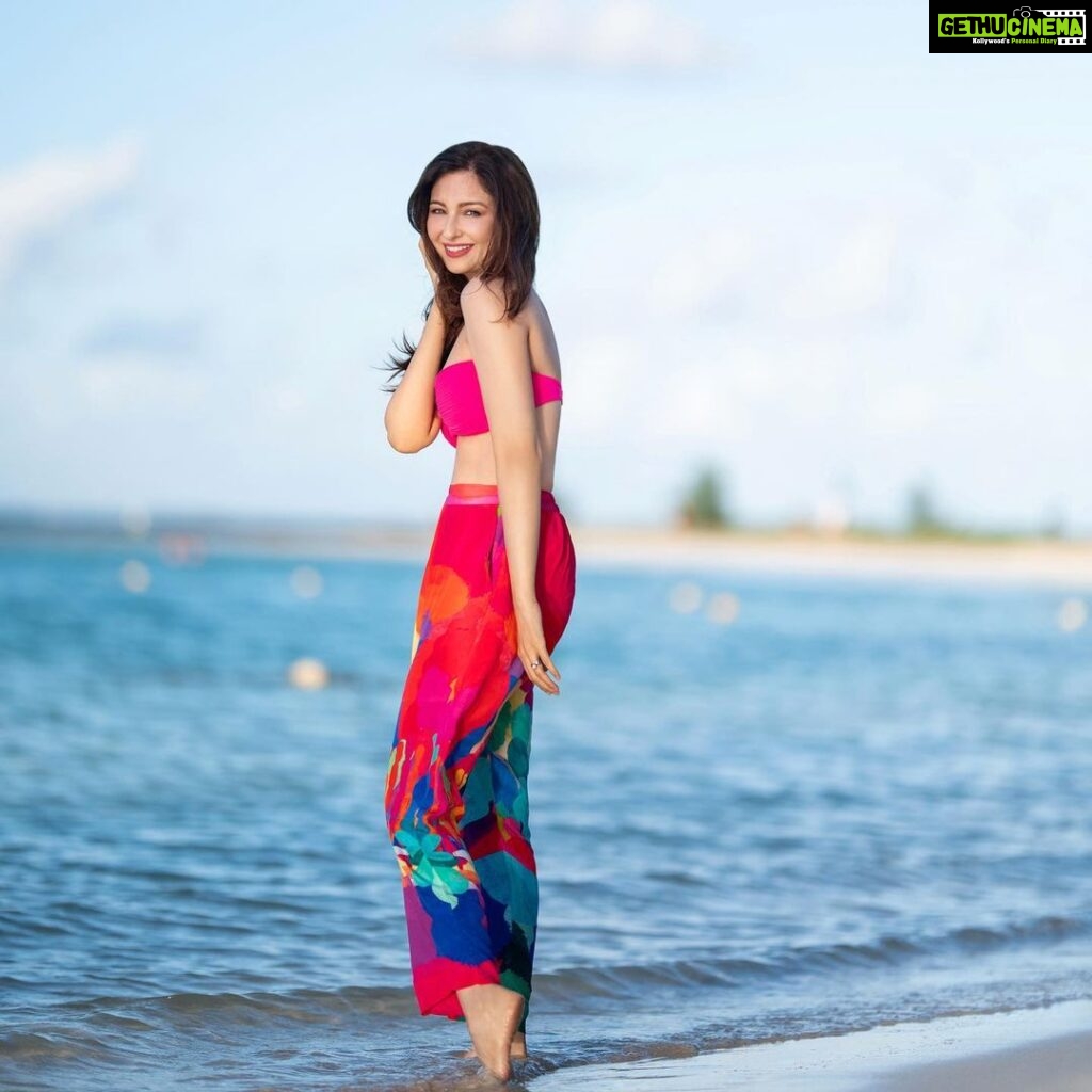 Saumya Tandon Instagram - Sea you someday again #Mauritius ! #saumyatandon , #mauritius #sea #sand #waves #vacation #mood #vibe Pictures @furhzconcept Pants @trazenie @timconsultancy Styled by @shalu_jaiswani