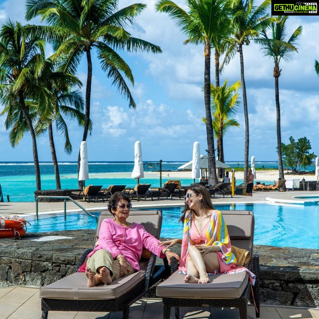 Saumya Tandon Instagram - Me and Ma! #theresidencemauritius #theresidencebycenizaro #cenizarohotelsandresorts #happyplace #foreveryours #multigenerationalvacation The Residence Mauritius