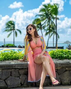 Saumya Tandon Instagram - Pictures dump !
Beach mood !

#saumyatandon 
#theresidencemauritius #theresidencebycenizaro #cenizarohotelsandresorts #happyplace #foreveryours #multigenerationalvacation