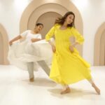 Saumya Tandon Instagram - Jamming with the @lalita_soni_kathak_and_beyond on her Choreography , in the lovely studio @byou.in #cover #saumyatandon #ishaqzaade #dancereels