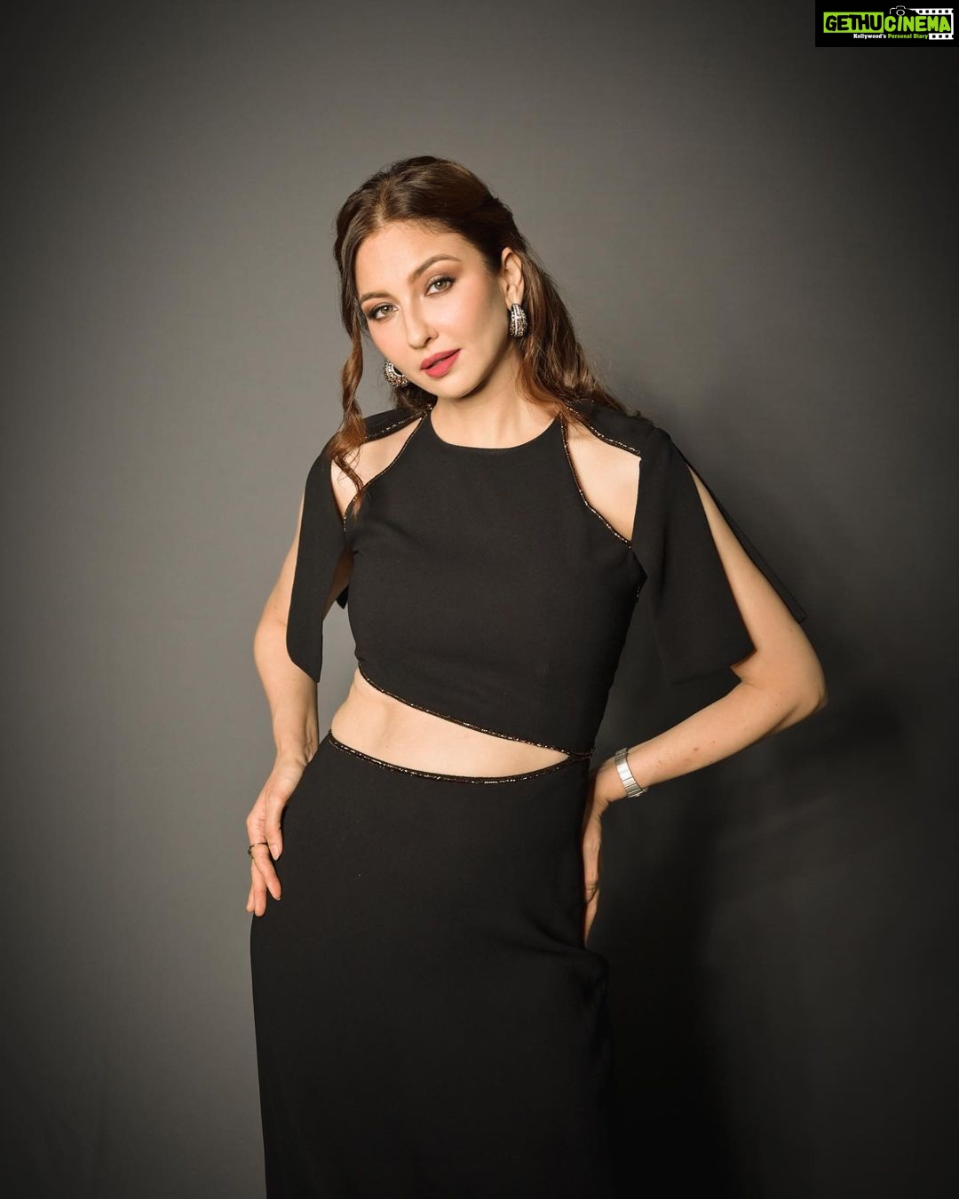 Saumya Tandon Instagram - Back to Black! Anyone who sung it?. #saumyatandon