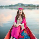 Saumya Tandon Instagram – When in Kashmir feel like a Kashmiri. 
And this song is so special because it was the song my juniors played for me on my farewell day. 
#kaahmir #saumyatandon #saumyainkashmir #niginlake #travel #travelphotography #shikara 
Pictures @xulkarnain 
Outfit @tul_palav Dal Lake, Srinagar