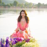 Saumya Tandon Instagram – Love from #Kashmir . 
#saumyatandon Dal Lake, Srinagar