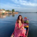 Saumya Tandon Instagram – Falling in love with #Kashmir again. Shooting and holidaying. It’s truly magical.
Shot by @xulkarnain, wearing @tul_palav . #travel #holiday #traveldestination #india Kashmir A Heaven On Earth