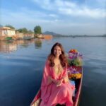 Saumya Tandon Instagram - Falling in love with #Kashmir again. Shooting and holidaying. It’s truly magical. Shot by @xulkarnain, wearing @tul_palav . #travel #holiday #traveldestination #india Kashmir A Heaven On Earth