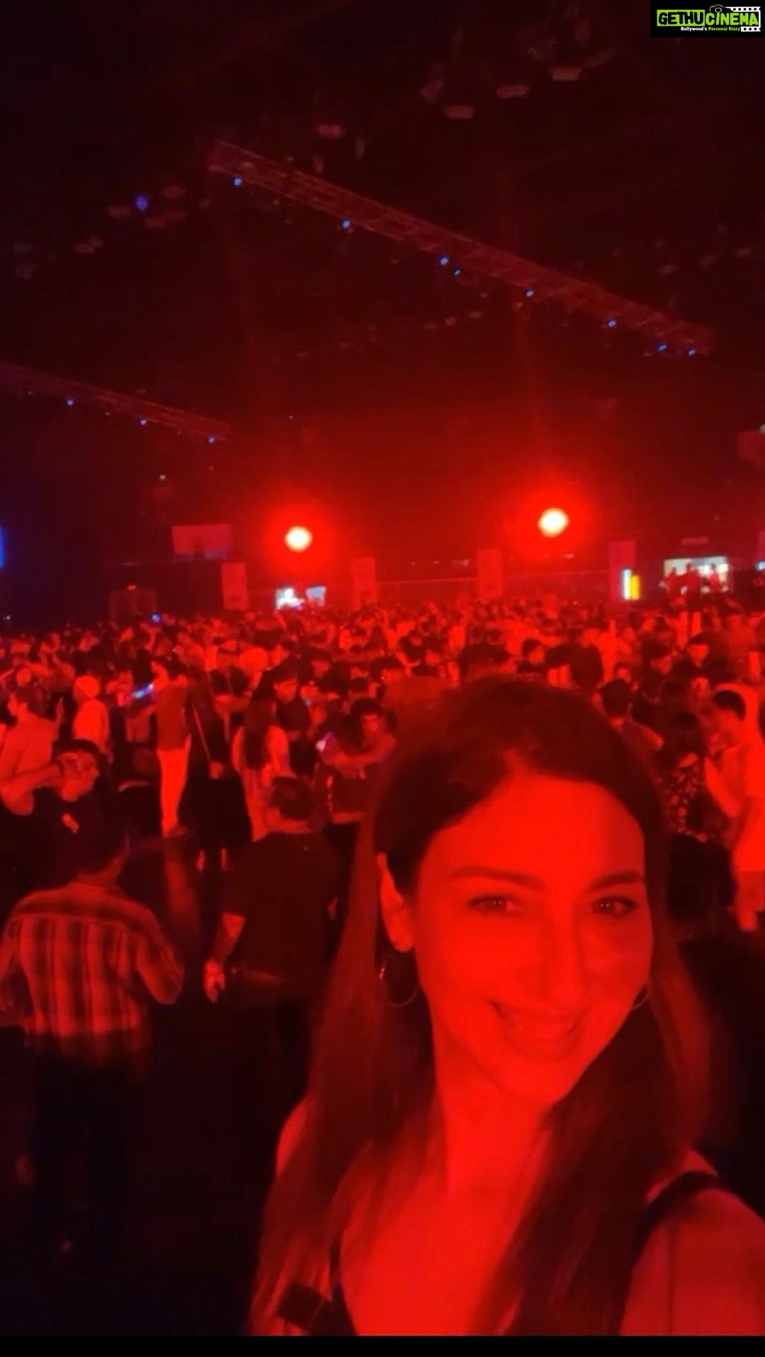 Saumya Tandon Instagram - About last night in Mumbai. #rema #remaindia NSCI Mumbai