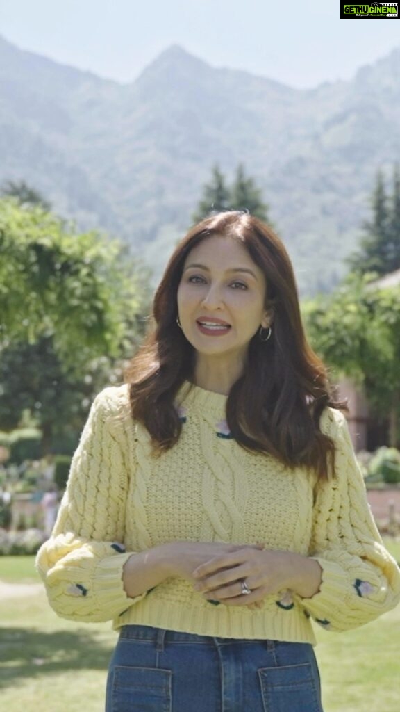 Saumya Tandon Instagram - Here is my second episode from #Kashmir of #storiesmakingindiawithsaumya . This time I am meeting Arifa Jan reviving the dying of hand woven Namda carpets and giving employment to women who can fund their education. Watch the full episode on my YouTube channel , link is in my bio. Shot by @xulkarnain Promo edited by @aahil_srk Hope you like it , and hope I travel to another state and meet beautiful real people doing good work for India. Kashmir A Heaven On Earth