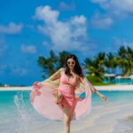 Saumya Tandon Instagram - Pictures dump ! Beach mood ! #saumyatandon #theresidencemauritius #theresidencebycenizaro #cenizarohotelsandresorts #happyplace #foreveryours #multigenerationalvacation The Residence Mauritius