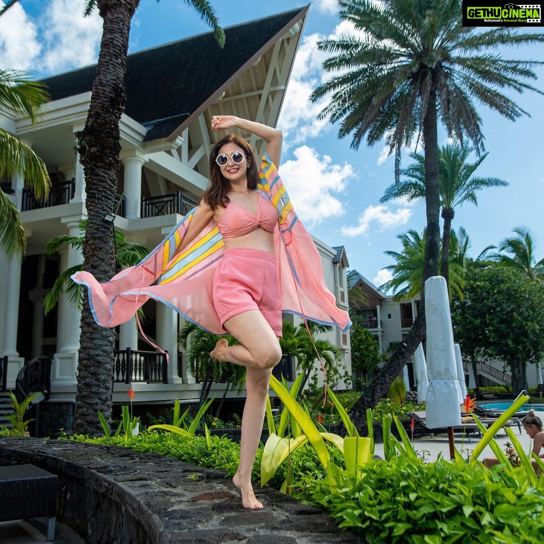 Saumya Tandon Instagram - Beach Holiday Mood. At the lovely @theresidencemauritius Wearing @wendellrodrickslabel Styled by @shalu_jaiswani Clicked by @greatshots.mu #theresidencemauritius #theresidencebycenizaro #cenizarohotelsandresorts #happyplace #foreveryours #multigenerationalvacation The Residence Mauritius