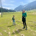 Saumya Tandon Instagram - Love my country . Nothing like India. Ve main sare ghumm ke vekhia Amrika, roos, malaysia Tere bin sanu sohnia Koi hor nahio labhna #kashmir #saumyatandon #travel #travelphotography Doodh Pathri,badgam,kashmir