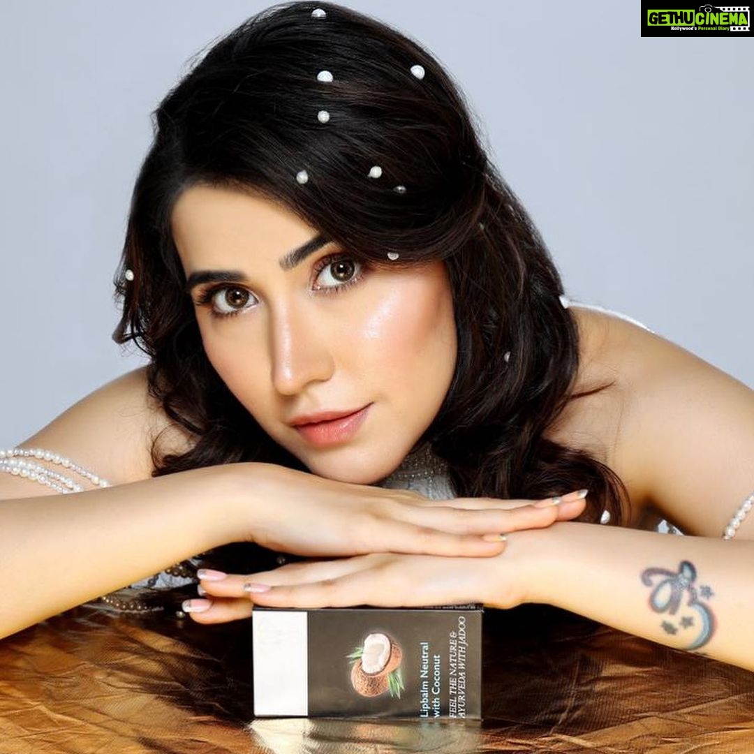 Sheena Bajaj Instagram - Beauty Shot by @riyabajaj_photography for @jadoocosmetics Makeup & hair @preetydhillon_mua ❤️💐 #blessed #photoshoots #riyabajajphtography