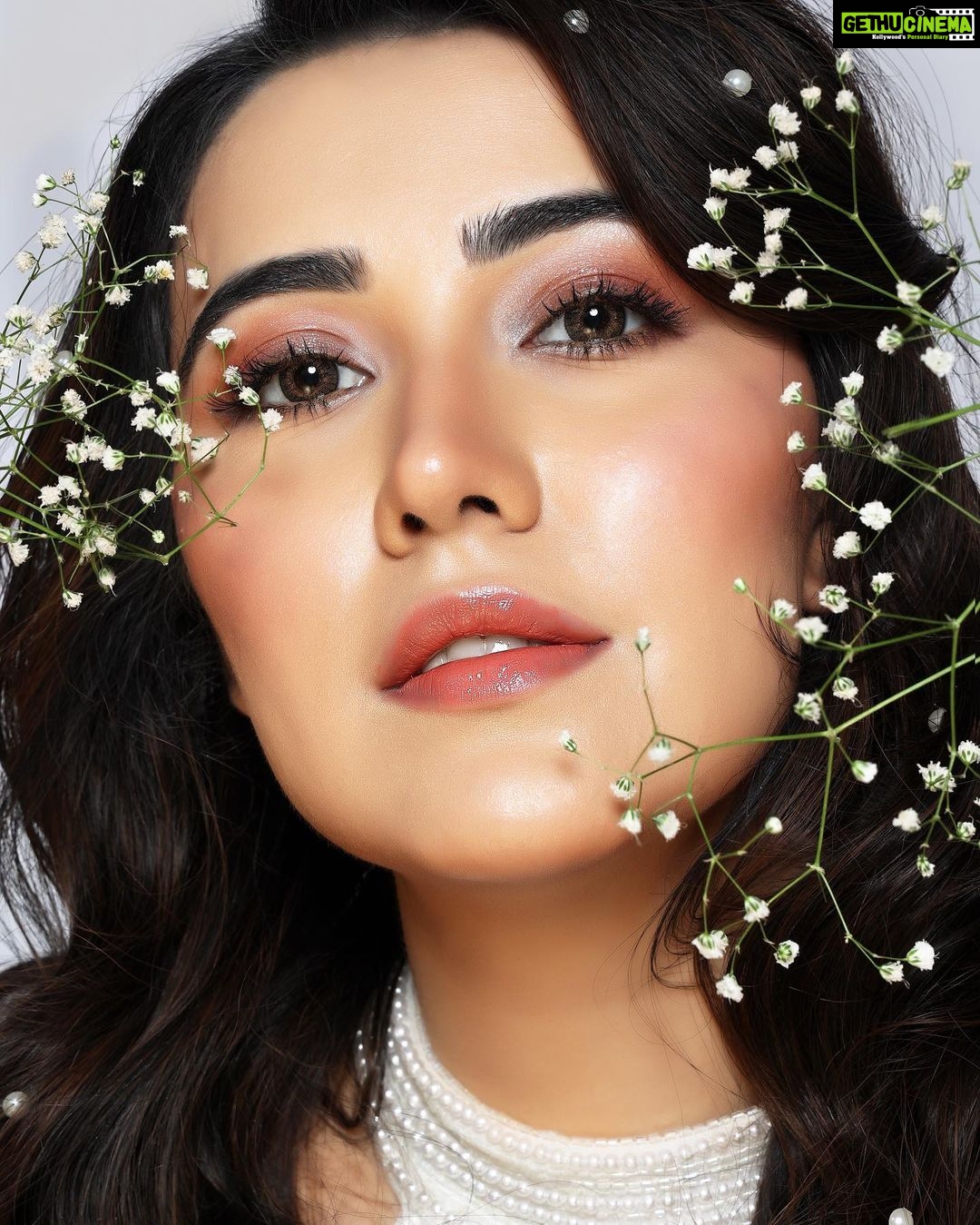 Sheena Bajaj Instagram - Book your shoots with us!🌟 @riyabajaj_photography