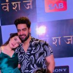 Sheena Bajaj Instagram - #nolookingback ….To the most intriguing captivating show ,political and dynamics of family this show will always keep the audience on the edge of the seats #vanshaj #sonysab so keep watching VANSHAJ MONDAY TO SATURDAY 10 pm only on @sonysab