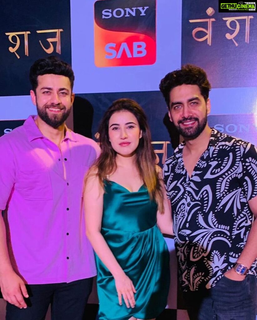 Sheena Bajaj Instagram - #nolookingback ….To the most intriguing captivating show ,political and dynamics of family this show will always keep the audience on the edge of the seats #vanshaj #sonysab so keep watching VANSHAJ MONDAY TO SATURDAY 10 pm only on @sonysab
